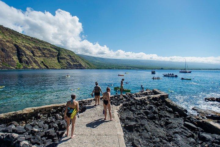 Big Island: Capitan Cook fa snorkeling su un catamarano a motore con pranzo