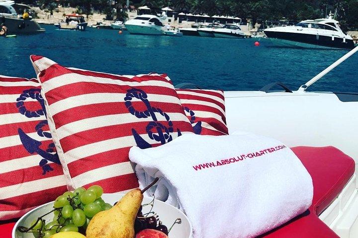 Tour privato di un giorno in barca alle isole di Hvar e Pakleni da Spalato