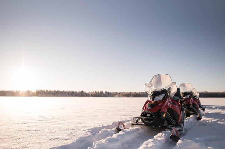 Safari en moto de nieve con experiencia en pesca en hielo