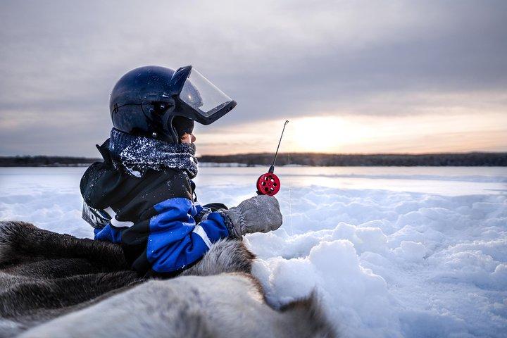 Safari en moto de nieve con experiencia en pesca en hielo