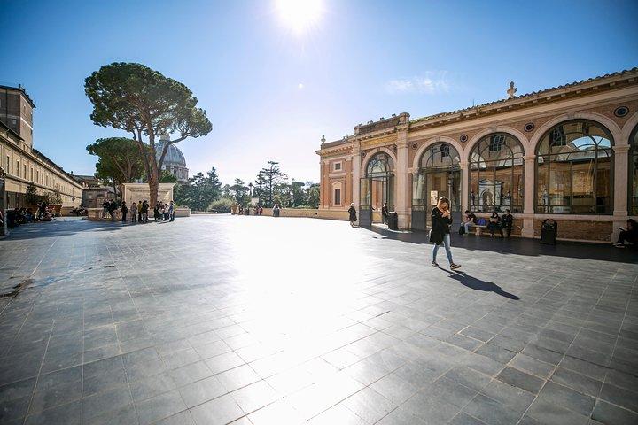 Vatican Tour with Michelangelo's Sistine Chapel & Fast-Access