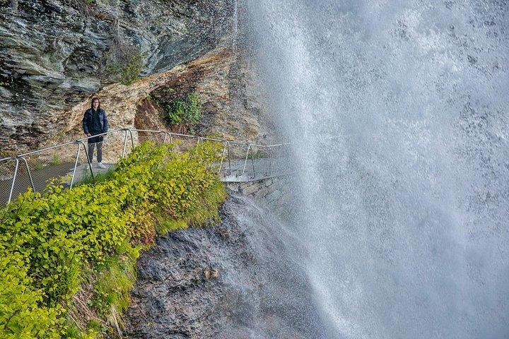 驚異のHARDANGER FJORD：ベルゲンからのプライベートガイド付き往復、10時間