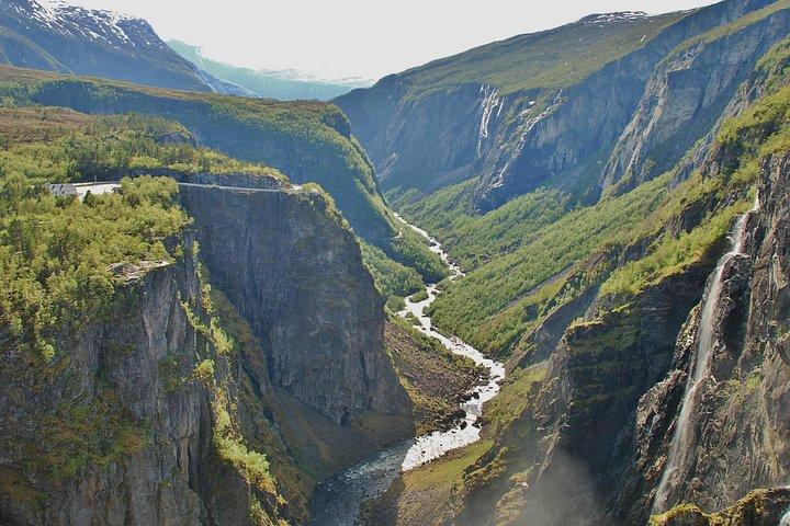 驚異のHARDANGER FJORD：ベルゲンからのプライベートガイド付き往復、10時間