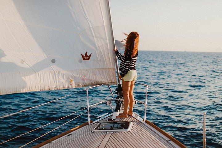Crucero en velero privado por la caldera de Santorini
