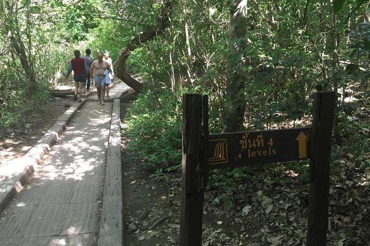 Erawan Waterfall och River Kwai Bridge Day Tour från Bangkok