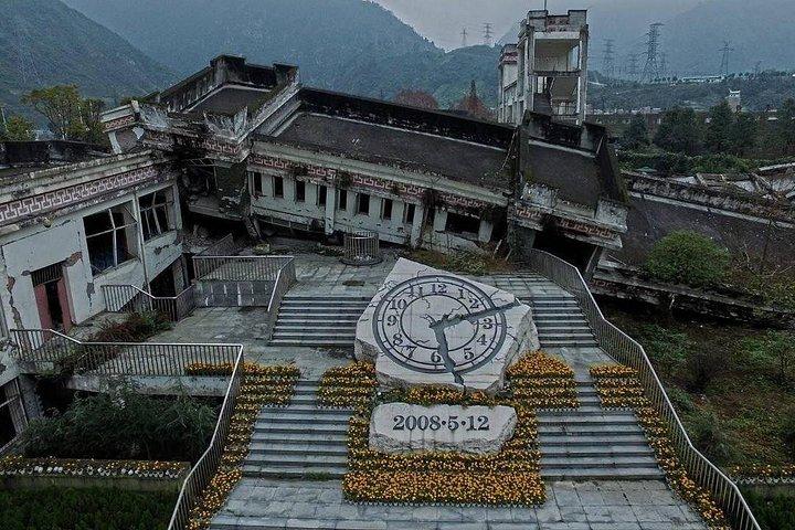 プライベートウーロンパンダ基地と地震現場の日帰りツアー