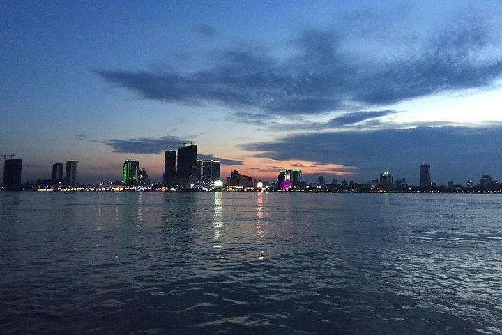Phnom Penh Highlights: Private Full-Day Guided City Tour