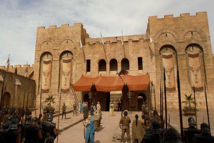 Privater Tagesausflug nach Marrakesch zwischen Benhaddou Kasbah und Ouarzazate mit Mittagessen