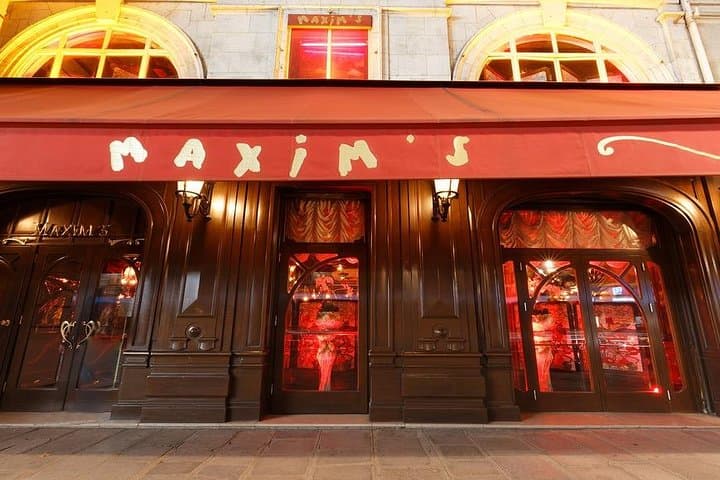 Half-Day Private Guided Walking Historic WW2 Tour of Paris