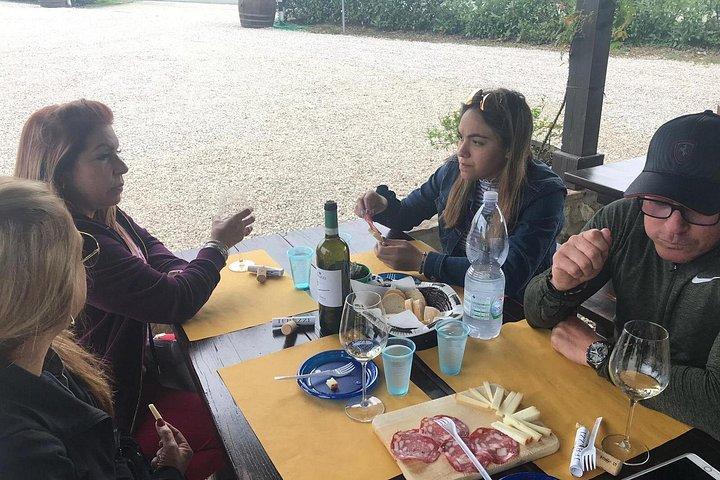 ローマからのグルメランチとワインの終日アッシジタウン