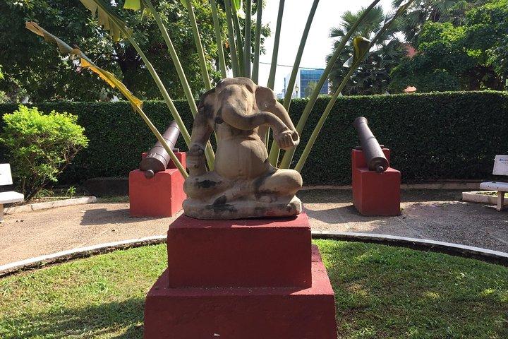 Halvdags kongepalads, Wat Phnom & Independence Monument Tour
