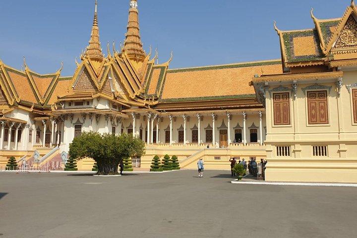 Halvdags kongepalads, Wat Phnom & Independence Monument Tour