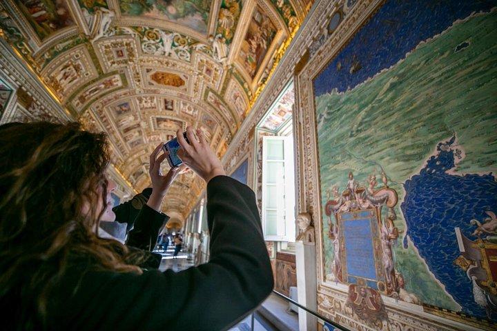 ローマ日帰りツアー：コロッセオ、バチカン、システィーナ礼拝堂など