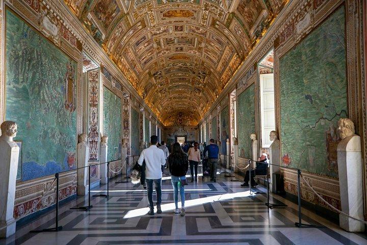 ローマ日帰りツアー：コロッセオ、バチカン、システィーナ礼拝堂など