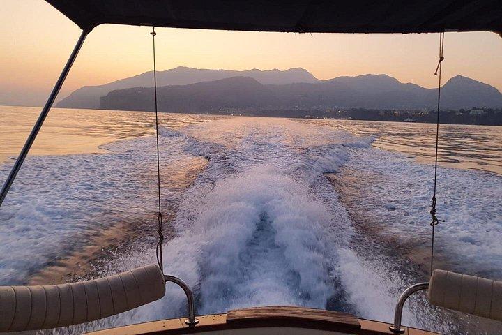 ゴールデンアワー:ソレントの夕日カプレーゼケーキ