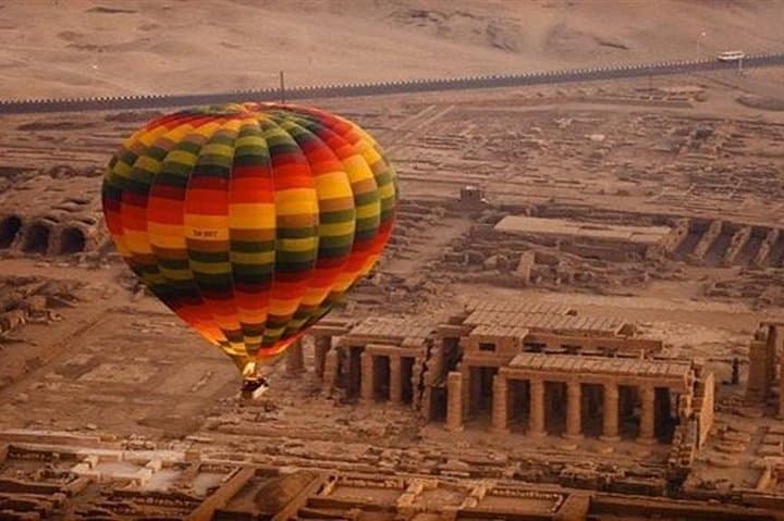 Private Day Tour of the East and West Banks from Luxor