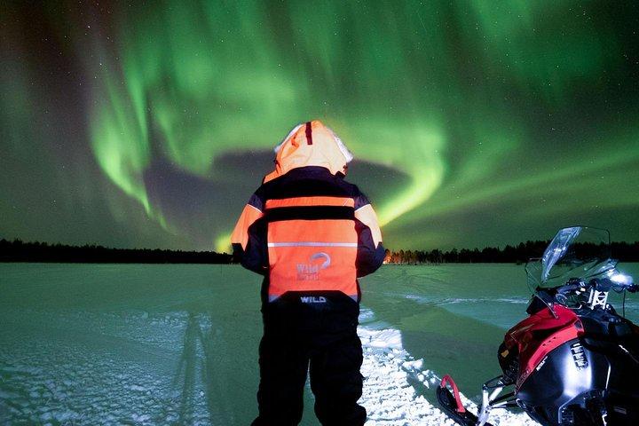 Schneemobil-Safari zur Suche nach den Nordlichtern