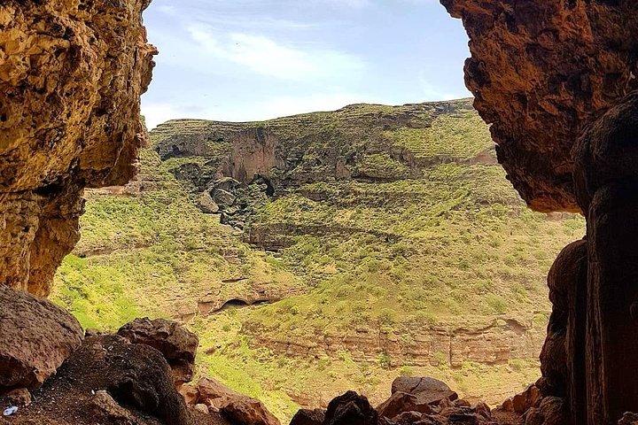 Excursión guiada privada de día completo a la cueva Salalah Teeq
