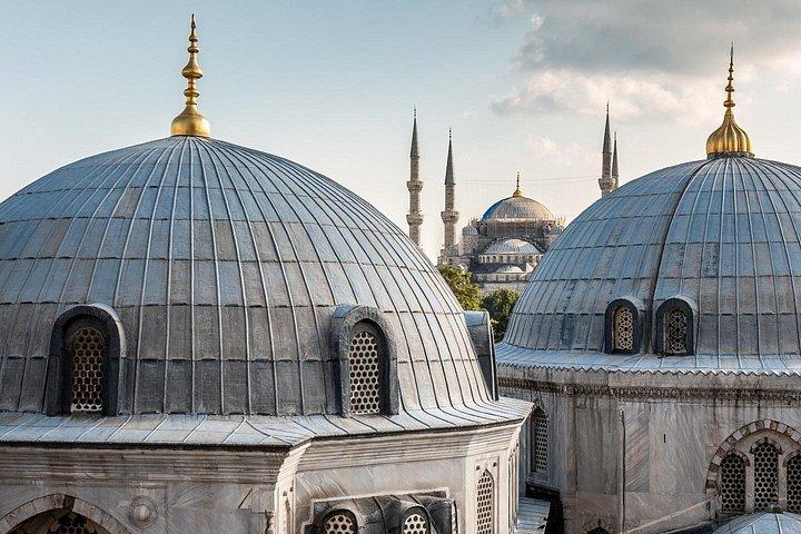 イスタンブール、カッパドキア、アンタルヤ、エフェソスへの10日間トルコツアー