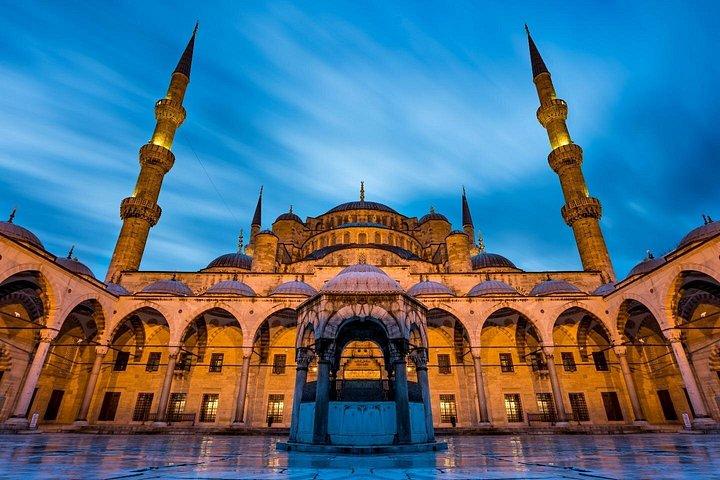 イスタンブール、カッパドキア、アンタルヤ、エフェソスへの10日間トルコツアー