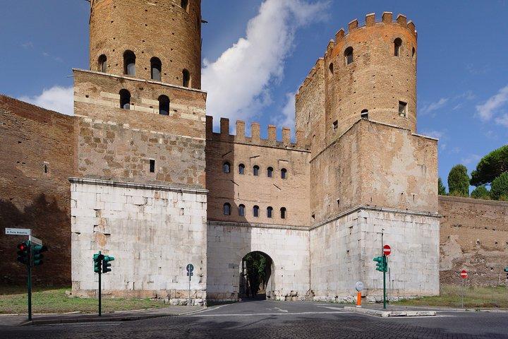 ローマのカタコンベと古代アッピアの道スキップローマからの半日