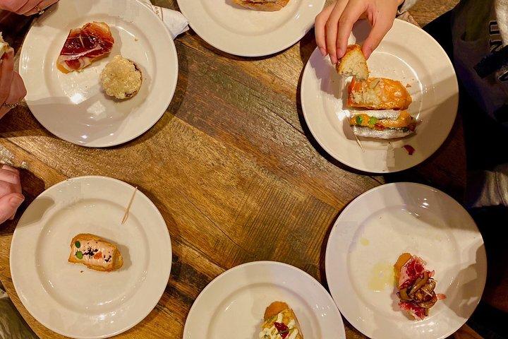 Tour a piedi storico di Barcellona ed esperienza gastronomica