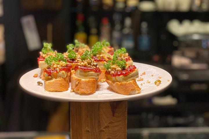 Tour a piedi storico di Barcellona ed esperienza gastronomica