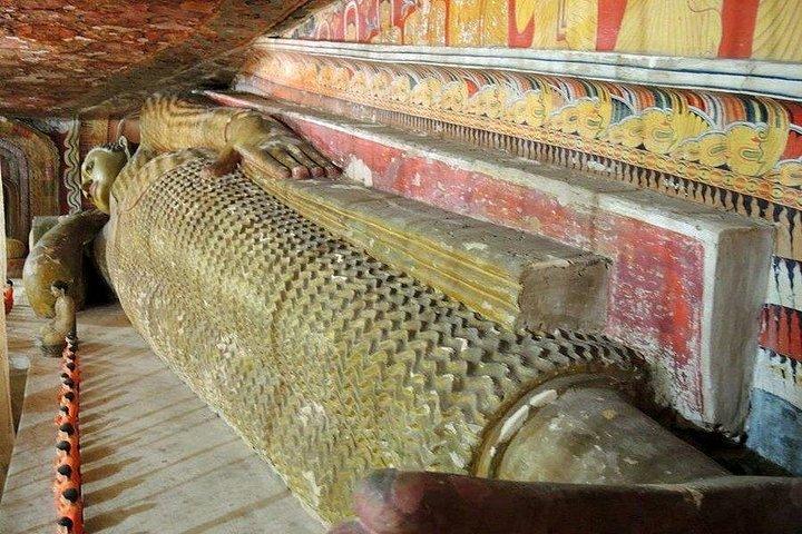 Private Full-Day Tour to 3 Temples from Colombo or Negombo