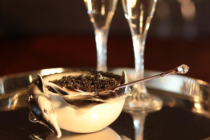 Visite du caviar noir et du vin mousseux