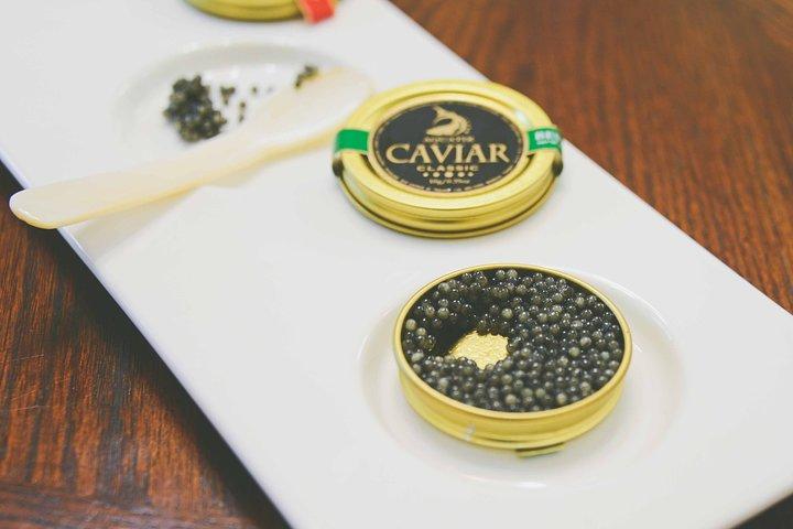 Visite du caviar noir et du vin mousseux