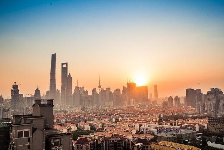 Shanghai alleine mit englischem Chauffeur von Limousine oder Minivan