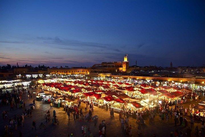 Marrakech à noite