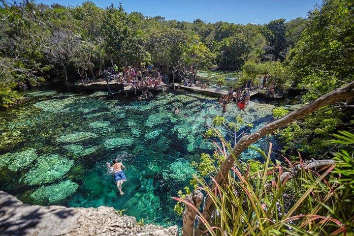 BACALAR、ビーチクラブ、カヤック、素晴らしいセノーテへの 1 日ツアー