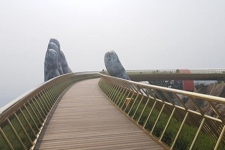 Auto privata per Ba Na Hills - Golden Bridge da Hue City e ritorno
