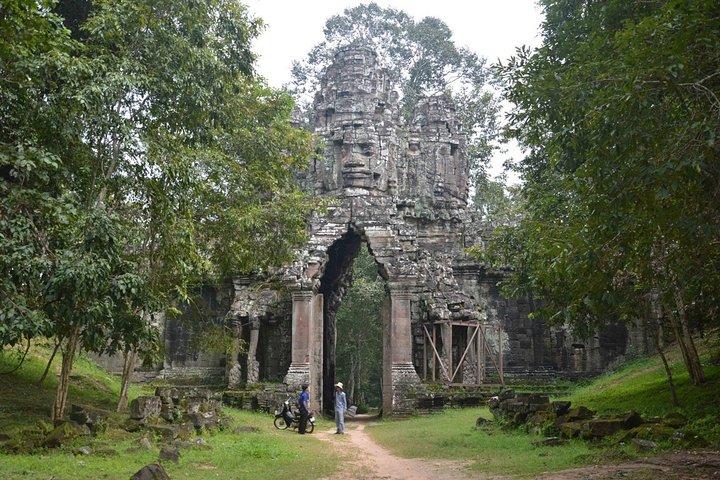 To explore Angkor Wat for 3 days