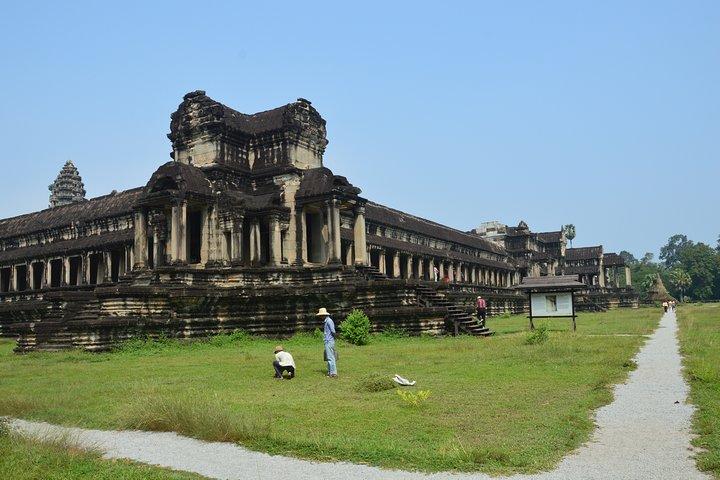 To explore Angkor Wat for 3 days