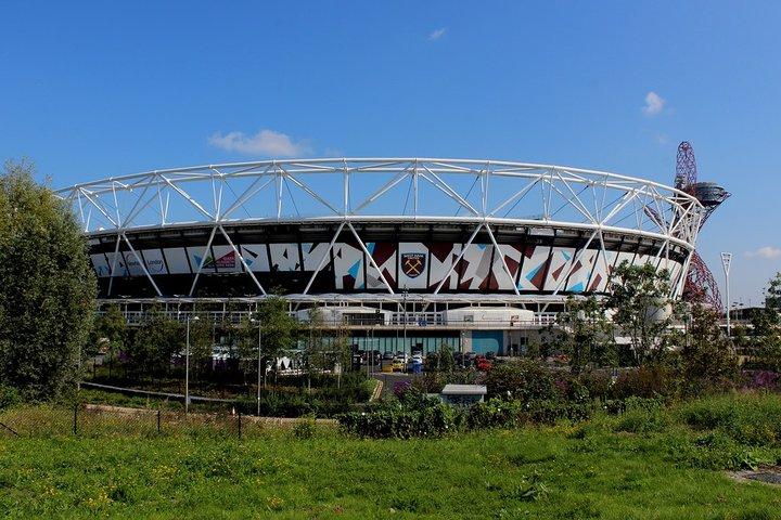 ロンドンのフットボールスタジアム観光ツアー