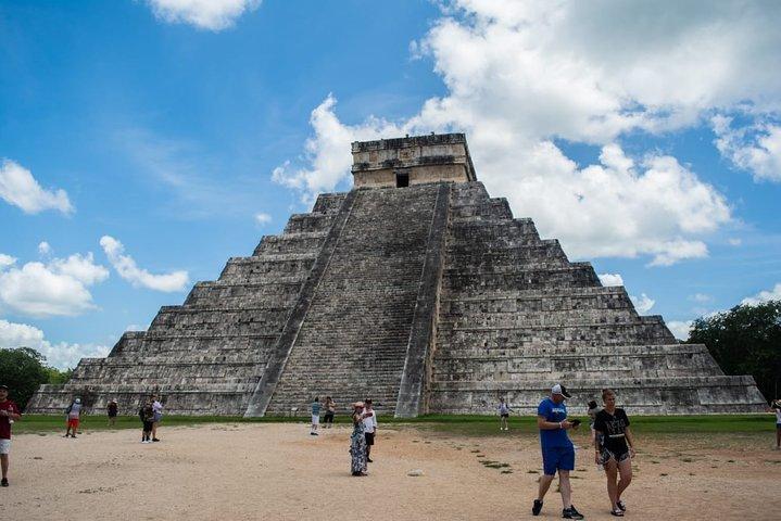 Experimente Chichén Itzá: excursão de dia inteiro com Cenote e Valladolid