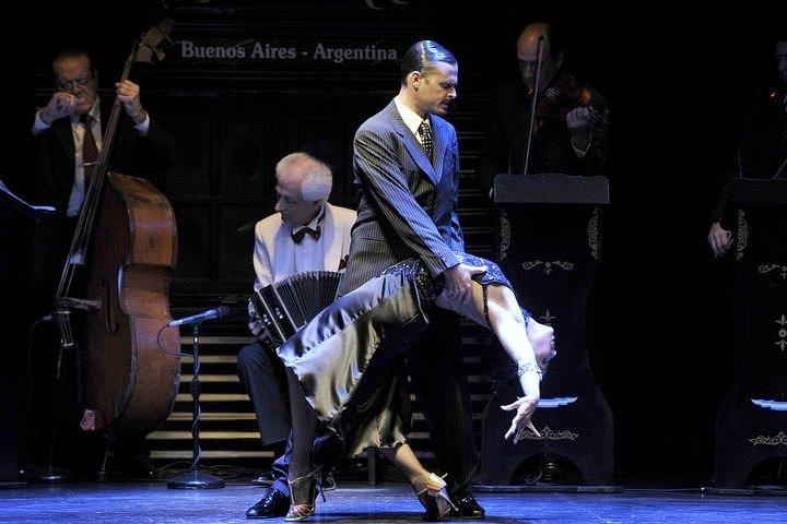 ブエノスアイレスのタンゴカスタマイズ可能なツアーのプライベートヒストリー