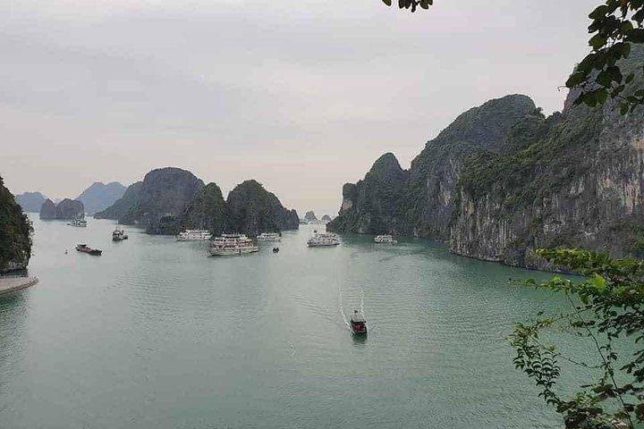Hele dag Ha Long Bay & Lan Ha Bay Cruise met hotelovername