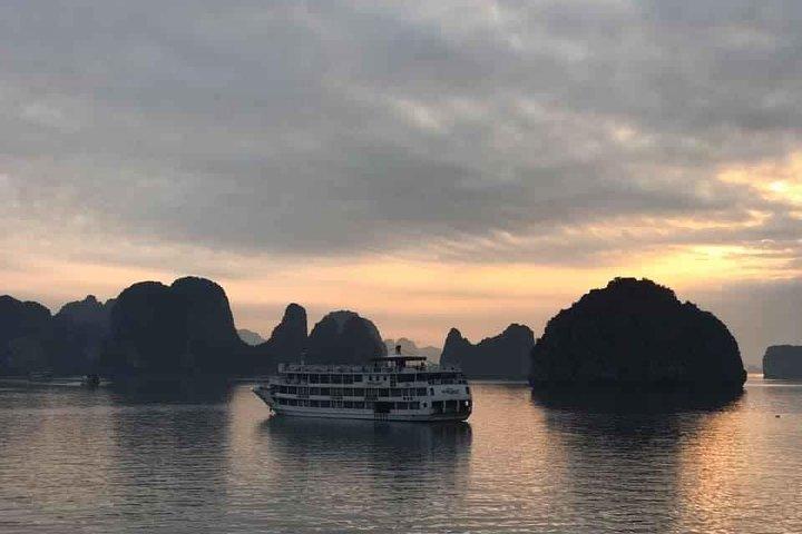 Hele dag Ha Long Bay & Lan Ha Bay Cruise met hotelovername