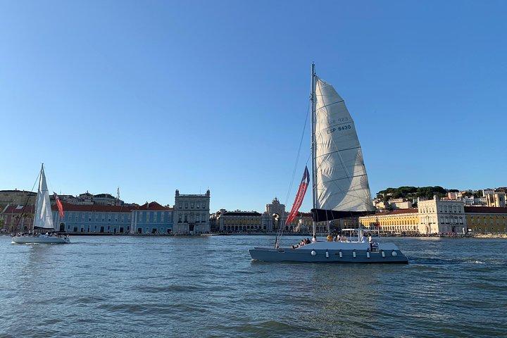 Lissabon Sunset Catamaran Cruise på Tejo-floden