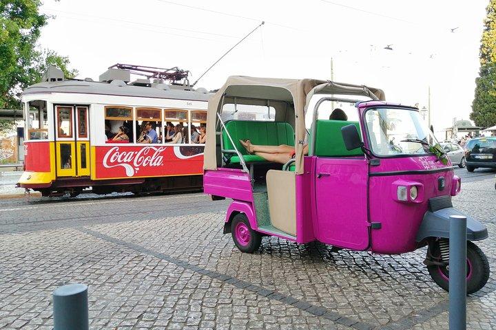 トゥクトゥクツアーでリスボンを発見
