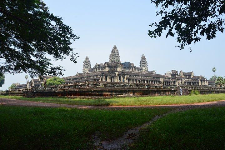 One Private Full Day Guided Tour to Angkor Wat