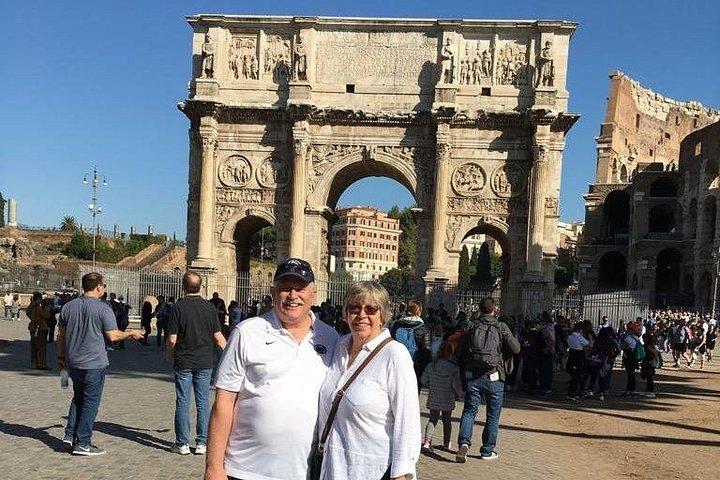 3時間のローマツアーでチヴィタヴェッキア港をフィウミチーノFCO空港に転送
