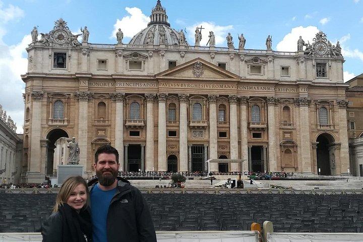 3時間のローマツアーでチヴィタヴェッキア港をフィウミチーノFCO空港に転送
