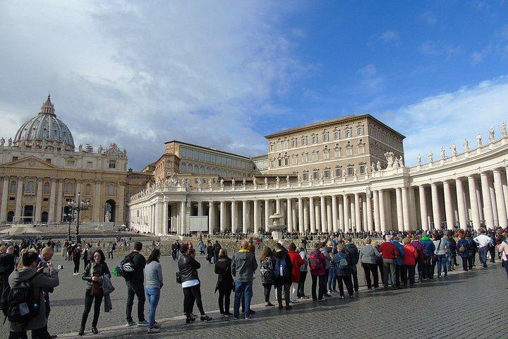 3時間のローマツアーでチヴィタヴェッキア港をフィウミチーノFCO空港に転送