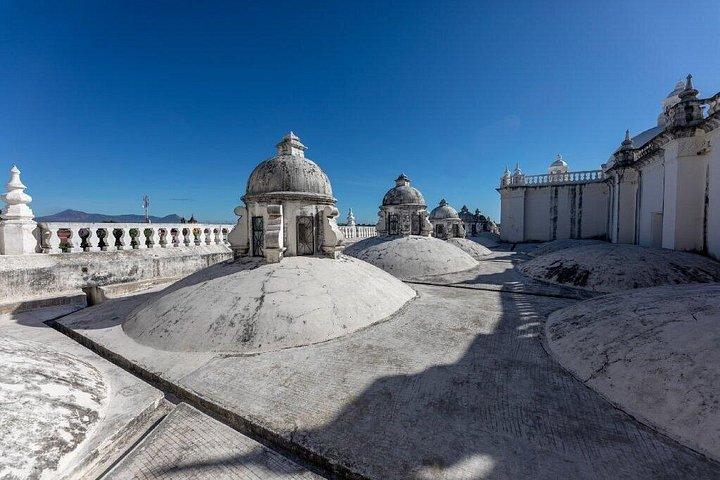 Small-Group walking excursion of León City