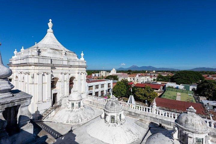 Small-Group walking excursion of León City