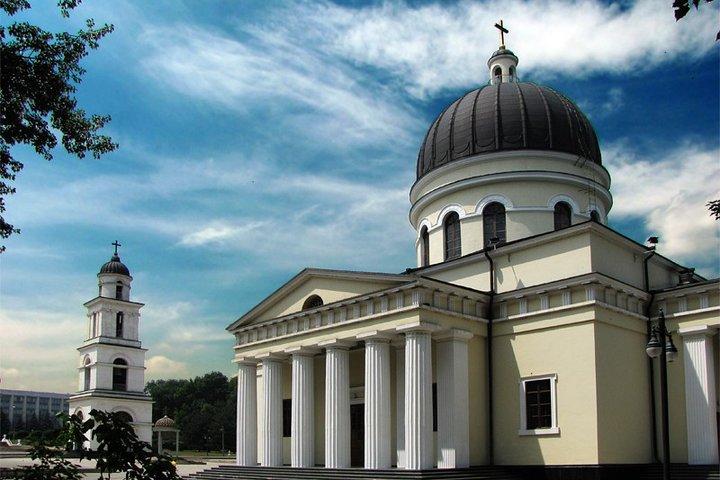 Visite privée d'une demi-journée à Chisinau à vélo avec un guide local